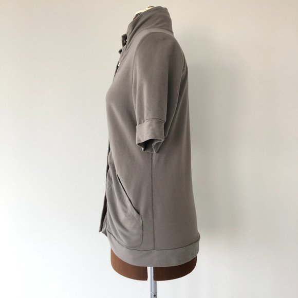 Bamboo/Cotton Top with Front Snap Closure - Picture 2 of 5